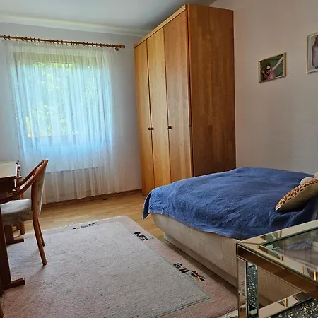 House Near Castle Park Prázdninový dům