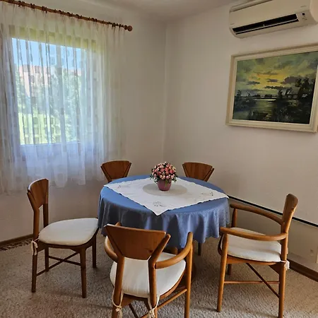 بيت للعطل House Near Castle Park
