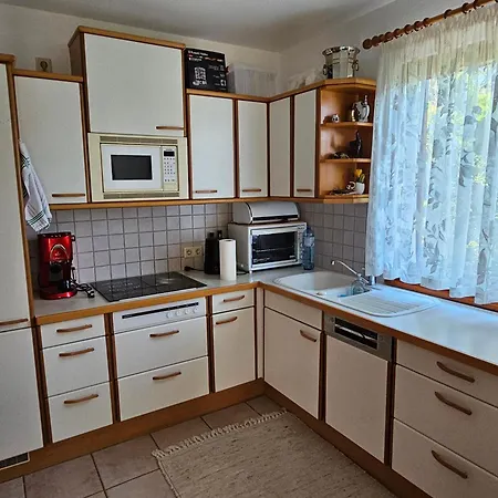House Near Castle Park * آيزنشتات
