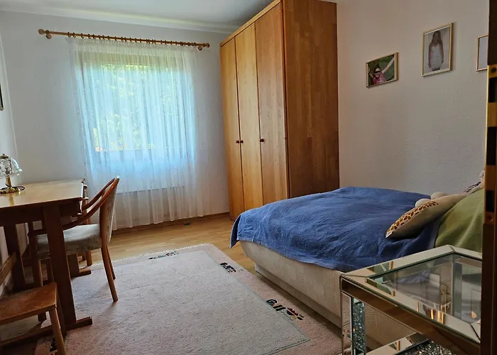 House Near Castle Park Prázdninový dům